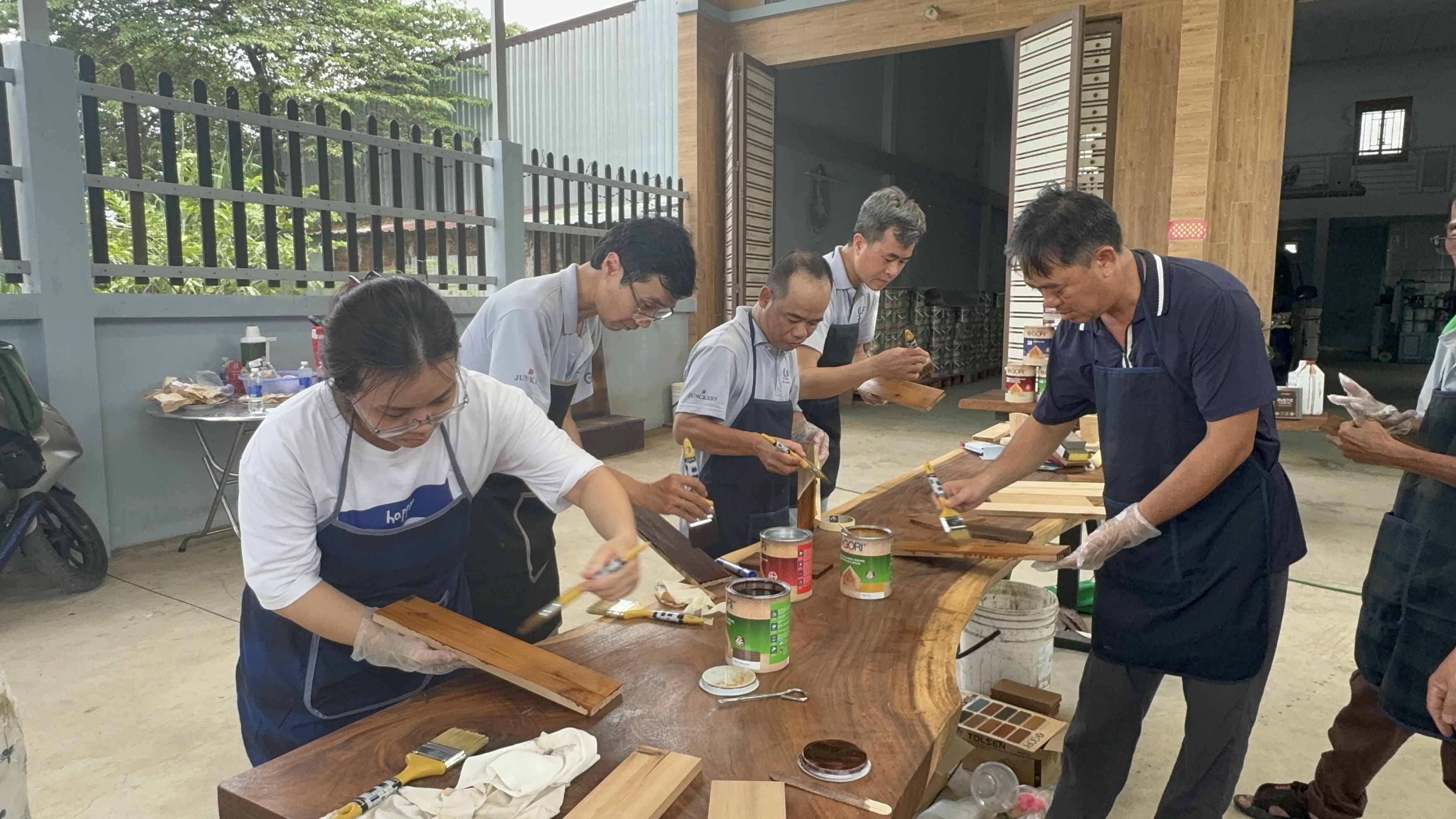 Đội ngũ cán bộ công ty C.O.F