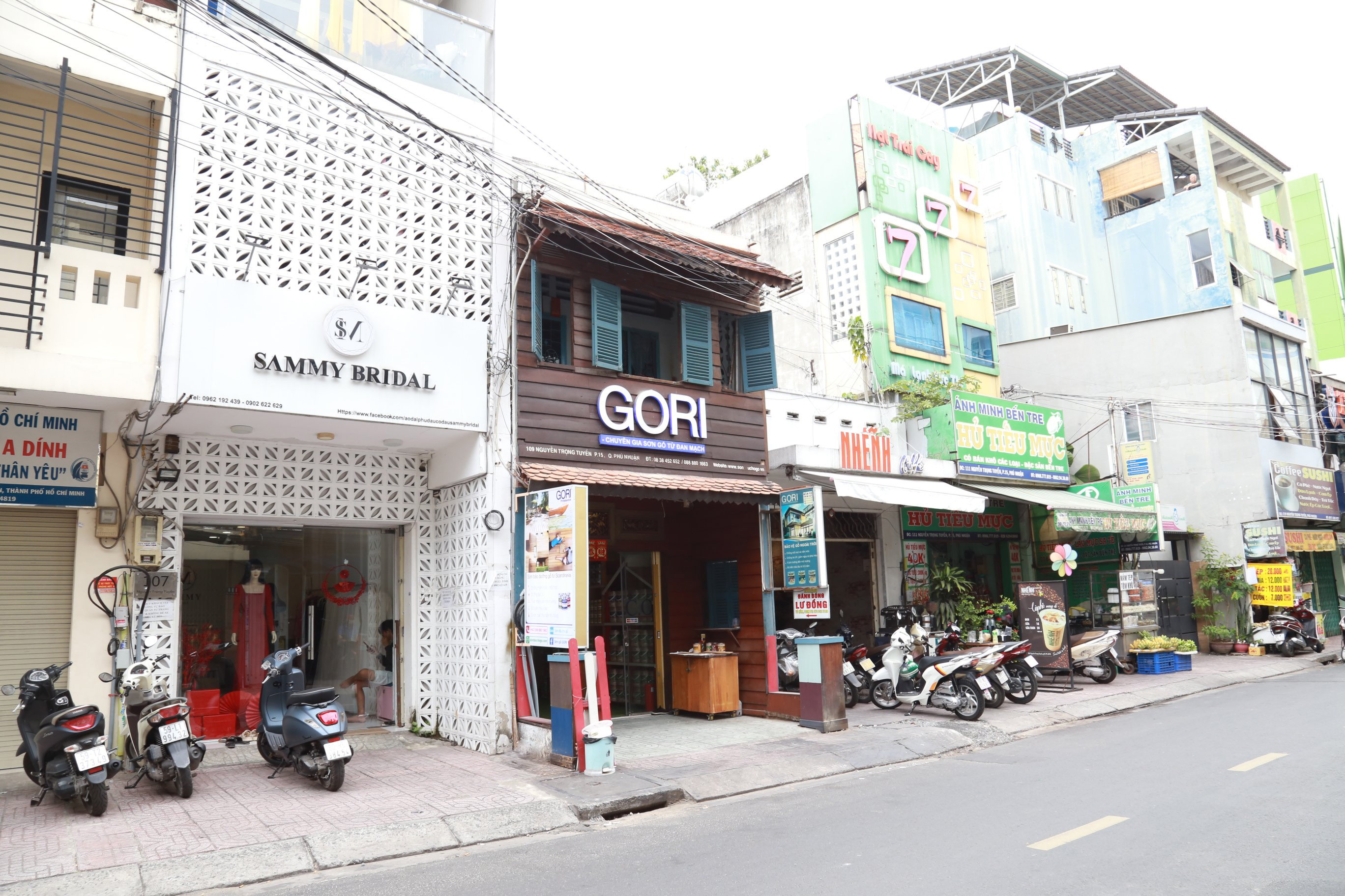 cửa hàng sơn gỗ ngoài trời Gori