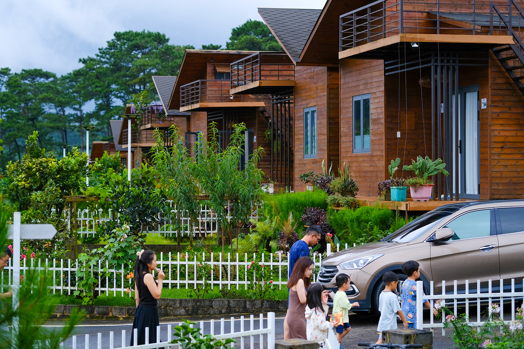 Sơn gỗ cao cấp Gori 44 được đưa vào sử dụng cho dự án Tropicana Garden ở Bảo Lộc