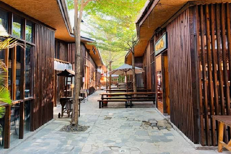 Sơn gỗ ngoài trời oishi town Thảo Điền