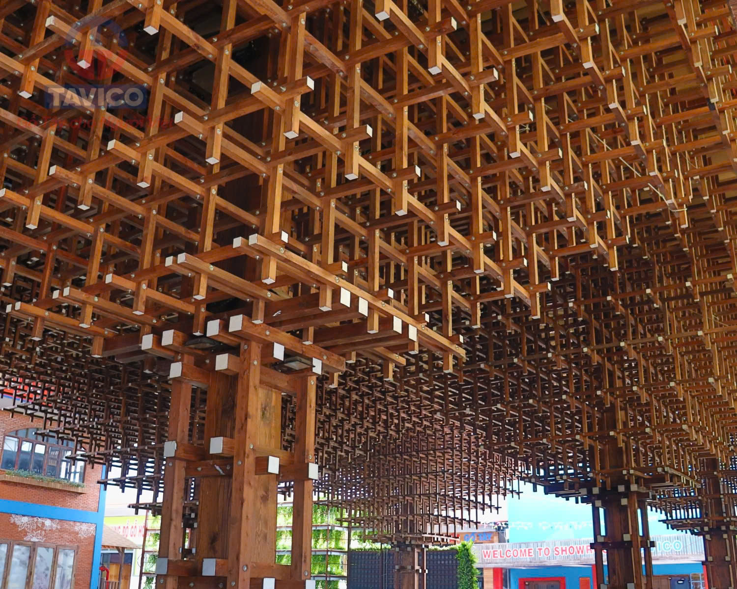 Hệ trần của Tavico sử dụng sơn gỗ ngoài trời Gori 44 Màu Palisander